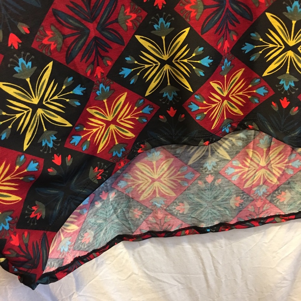 New LuLaRoe Irma Top. Size XS (fits M & L too) - Picture 6 of 10